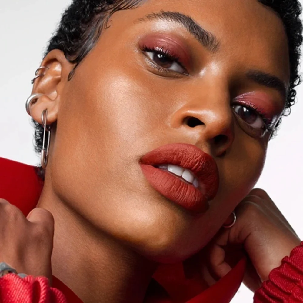 long-wearing, transfer-resistant, vegan lipstick,  teardrop-shaped tip